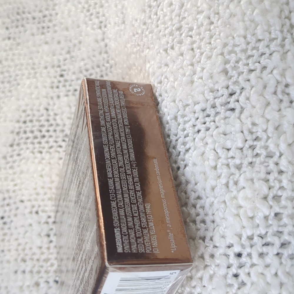 Danessa Myricks Yummy Skin Blurring Balm Powder in Lowkey, 6g/0.21oz - Picture 4 of 11